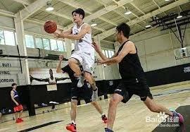 埃芬博格：拜仁前场三人能给卡尔空间，把他与梅西相比没好处